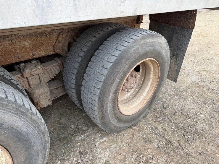 1979-international-f227-image-15