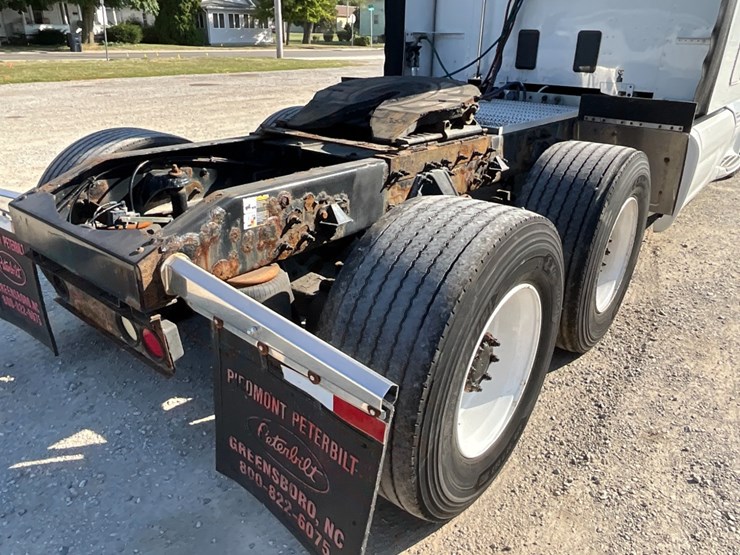 2014-peterbilt-579-image-11