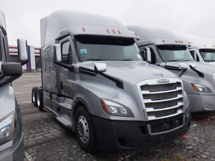 2019-freightliner-cascadia-126-image-4