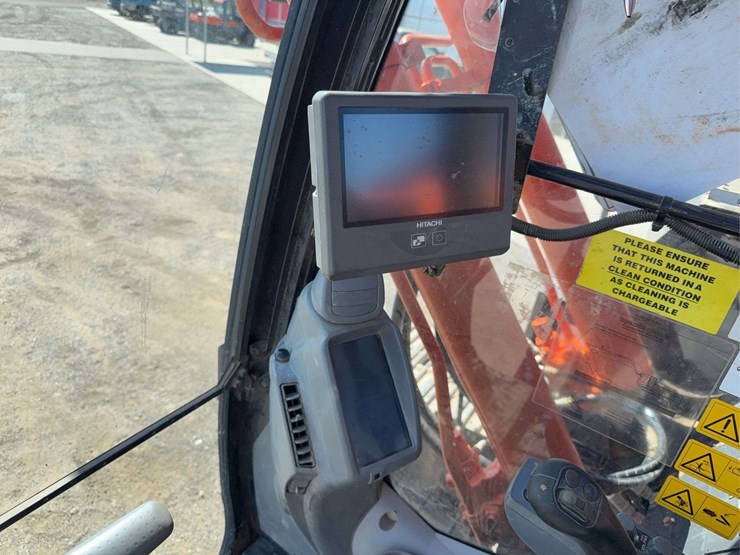 hitachi-225-excavator-image-53