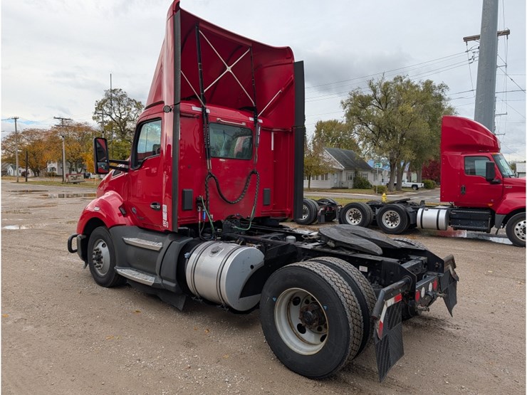 2019-kenworth-t680-image-8