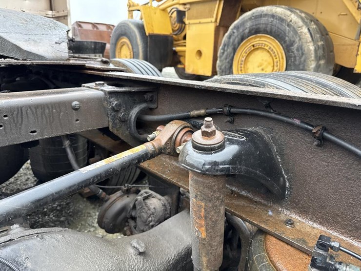 1999-peterbilt-379-image-47