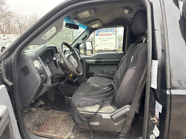 ford-f550-xlt-image-30