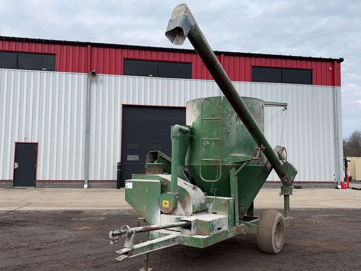 john-deere-400-image-1