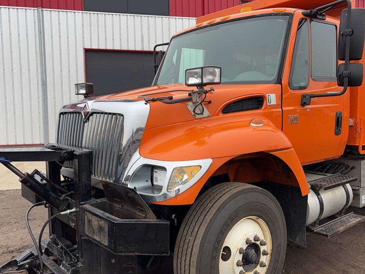 2004-international-7400-image-26