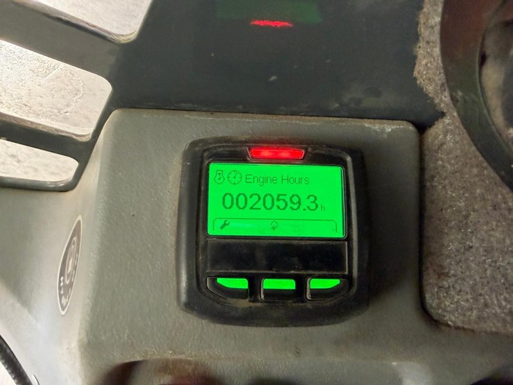 2015-gehl-v270-image-19