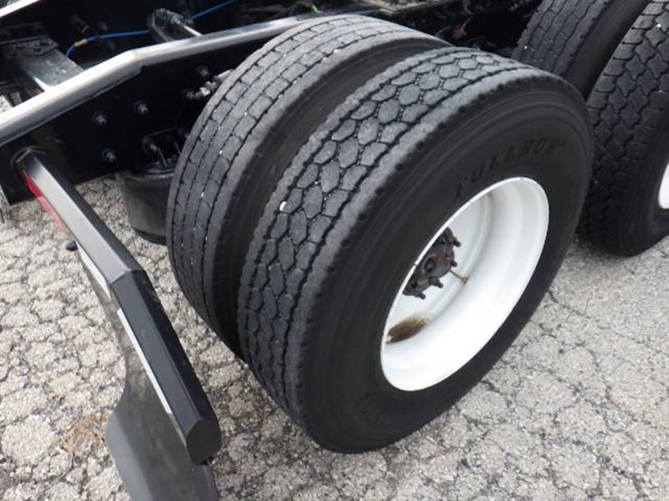 freightliner-cascadia-126-image-10