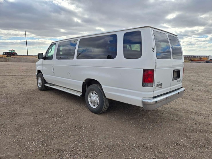 2012-ford-e350-image-4