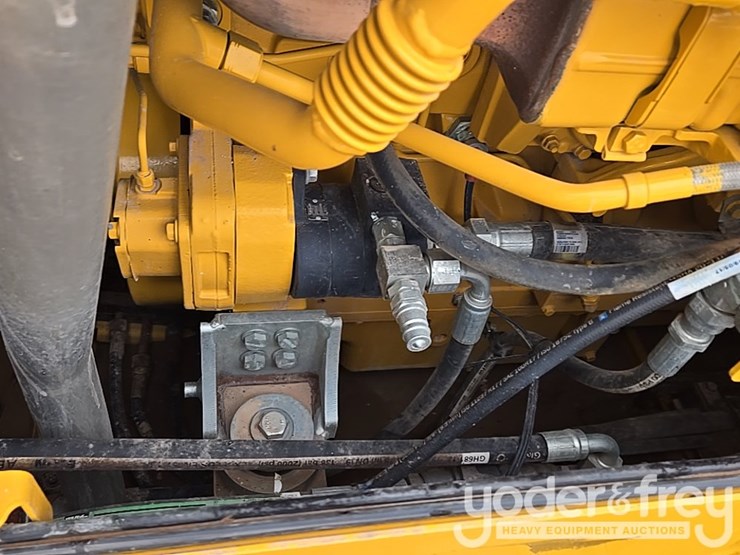 2019-deere-850l-lgp-image-98