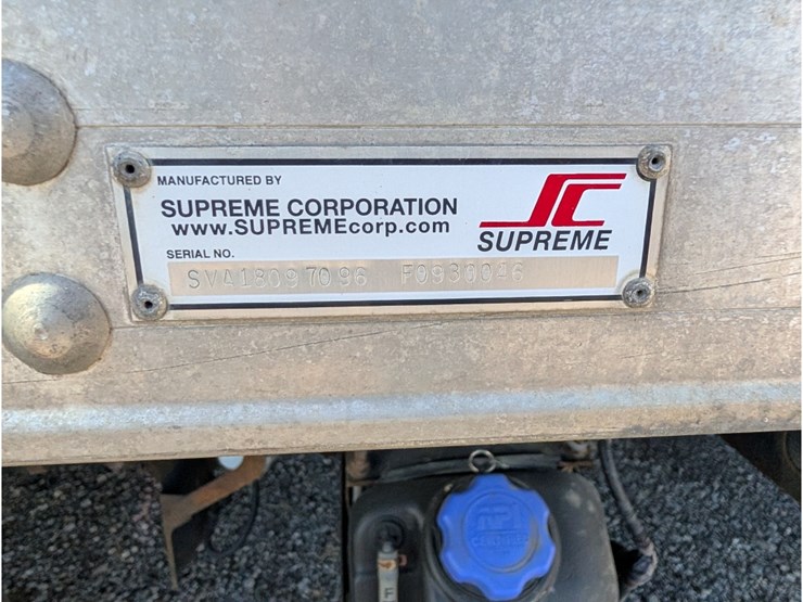 2015-isuzu-npr-image-13