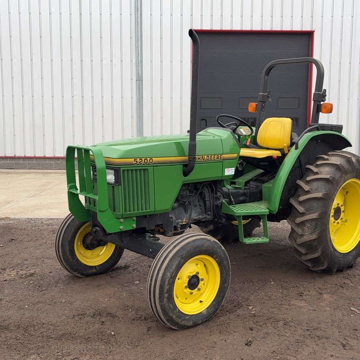 JOHN DEERE 5200