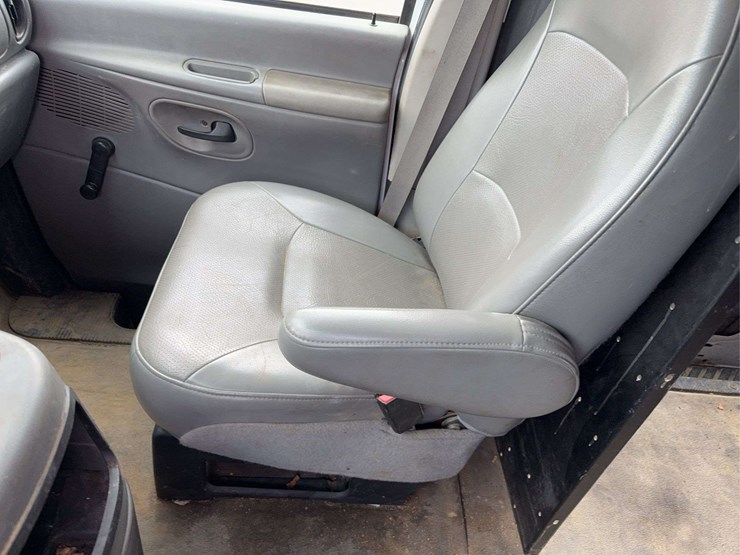 2005-ford-econovan-image-36