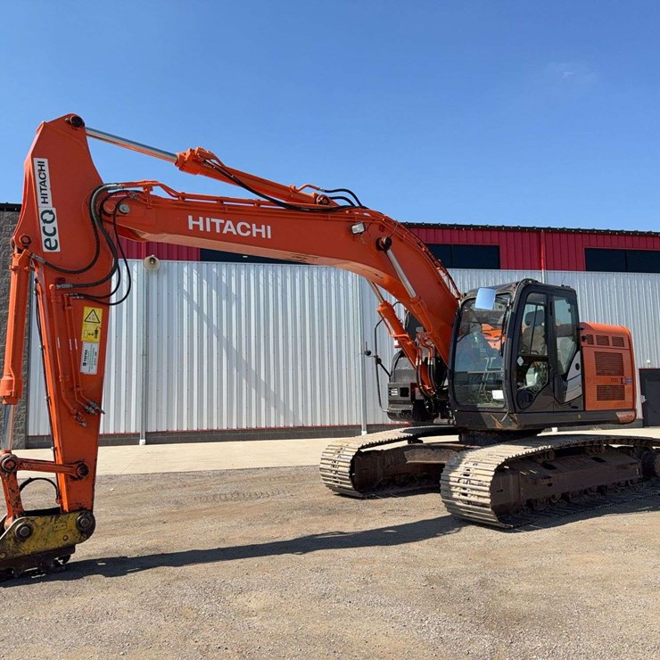 Hitachi 225 Excavator