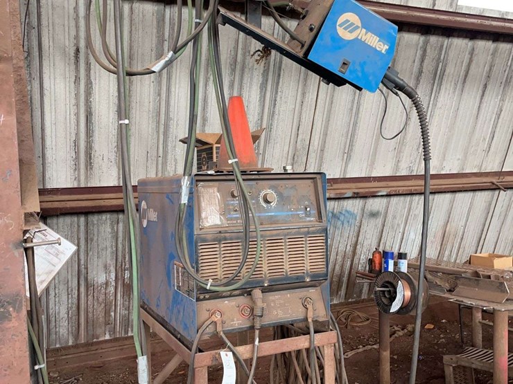miller-dimension-652-welder-image-1