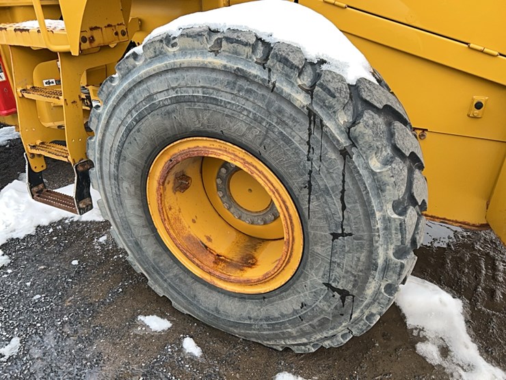 2021-deere-624p-image-12