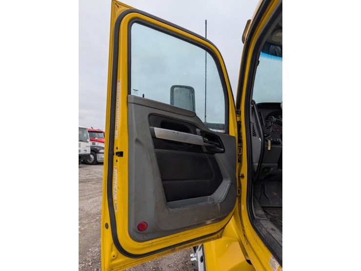 2020-kenworth-t680-image-18