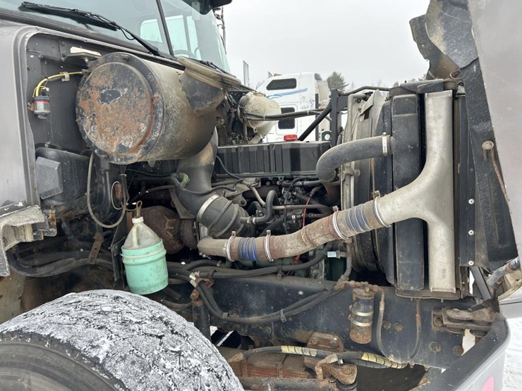 #1042-•-2000-volvo-quad-axle-dump-truck-image-37