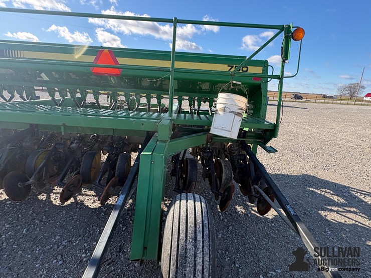 john-deere-750-image-16