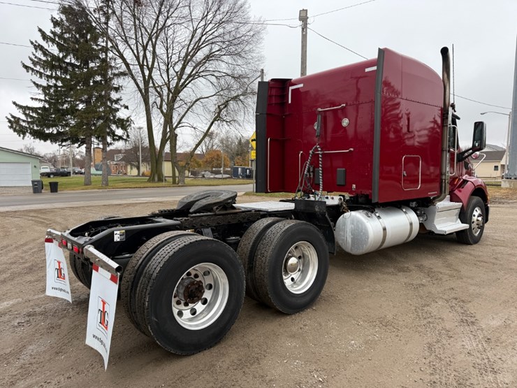 2020-peterbilt-579-image-3
