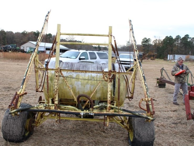 3-wheel-sprayer-with-34'-boom-1-7/8-ball-hitch-200-gal-poly-tank-has-some-r-image-8