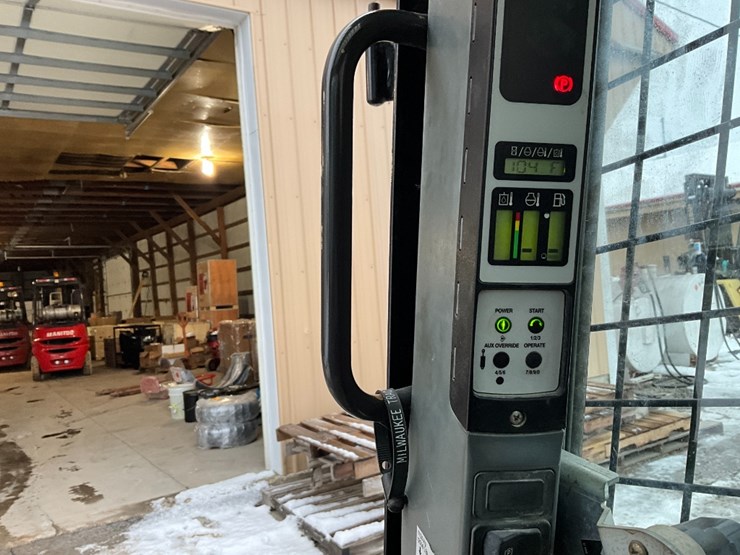 new-holland-l225-image-12