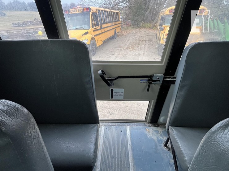 2014-thomas-saf-t-liner-c2-image-25