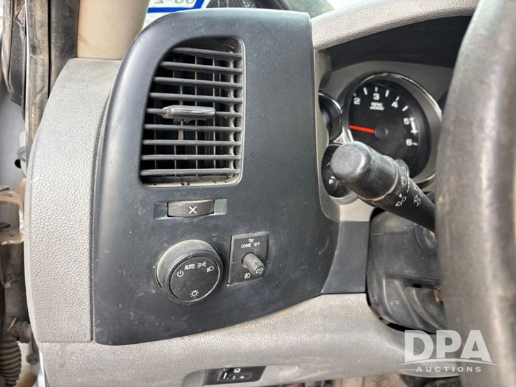 2009-gmc-sierra-2500hd-image-75