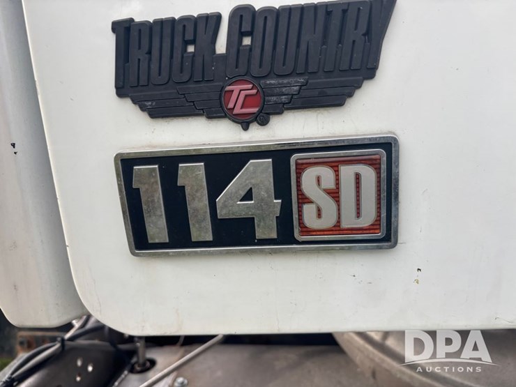 freightliner-114sd-image-33