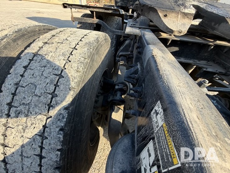 peterbilt-567-image-34