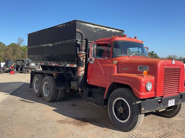 1968-international-f2000d-image-2