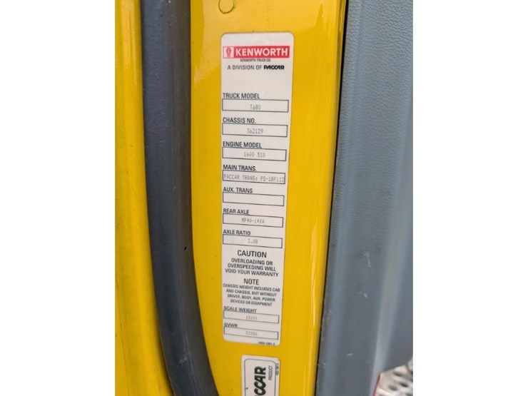 2020-kenworth-t880-image-31