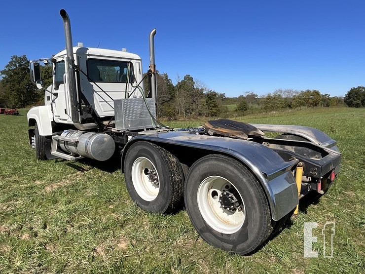 2013-mack-pinnacle-chu613-image-9