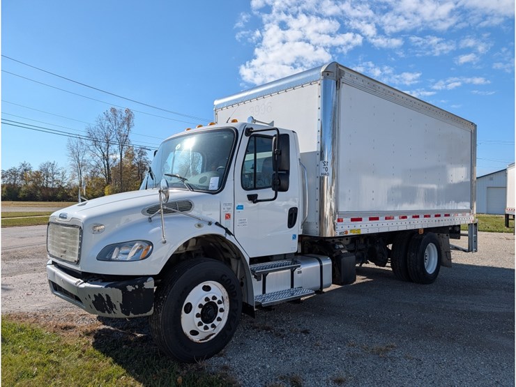 freightliner-m2-106-image-1