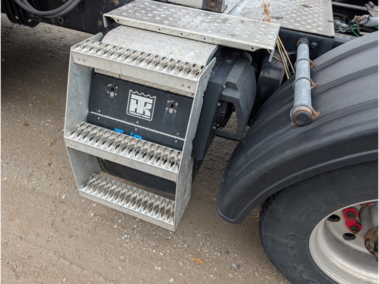 freightliner-cascadia-125-image-14