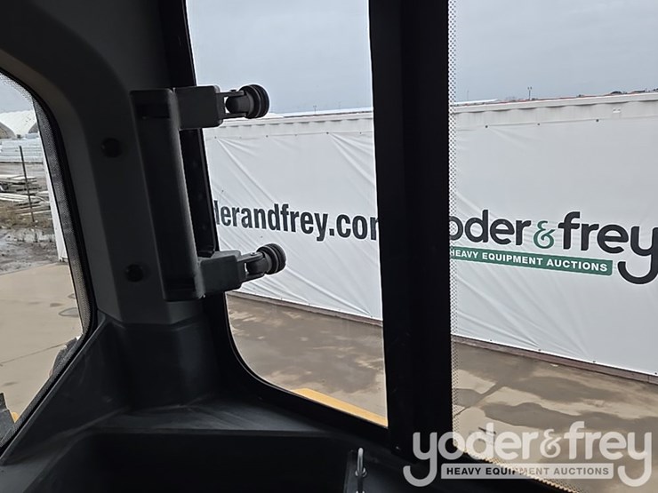 2019-deere-850l-lgp-image-167