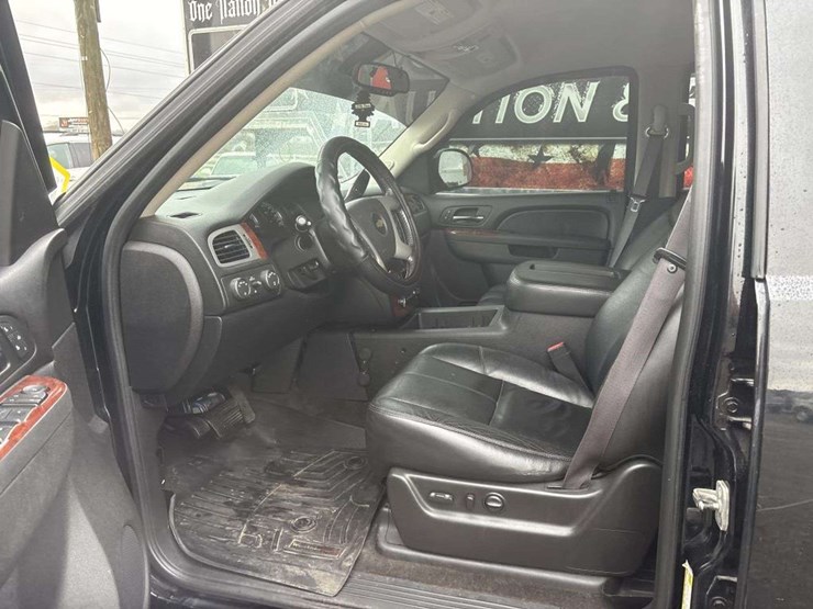 2011-chevrolet-tahoe-lt-image-13