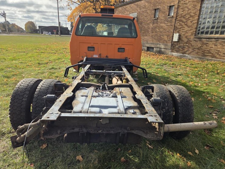 ford-f550-xl-image-4