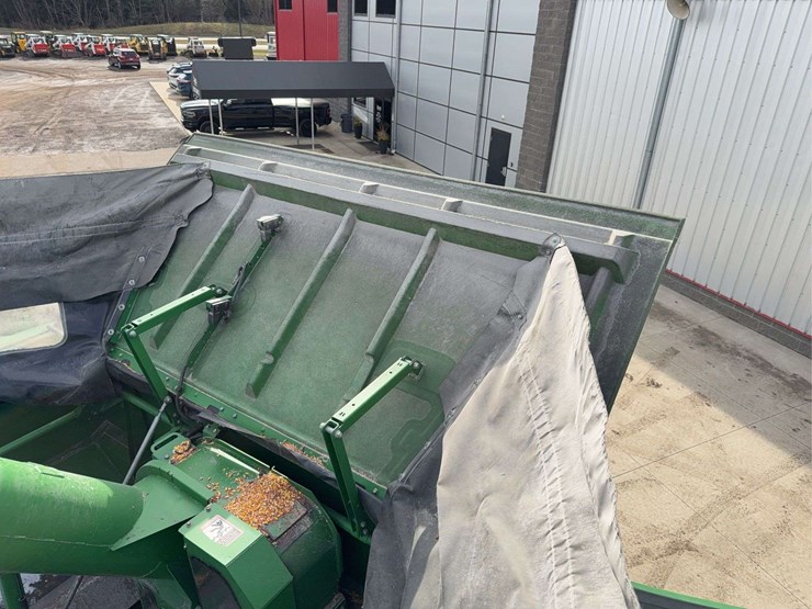 2013-john-deere-s670-image-38