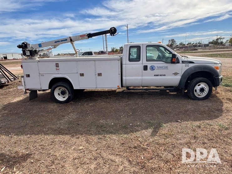 2011-ford-f550-image-7