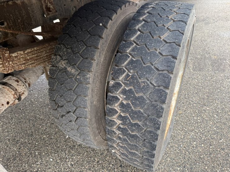 2011-ford-f550-image-43