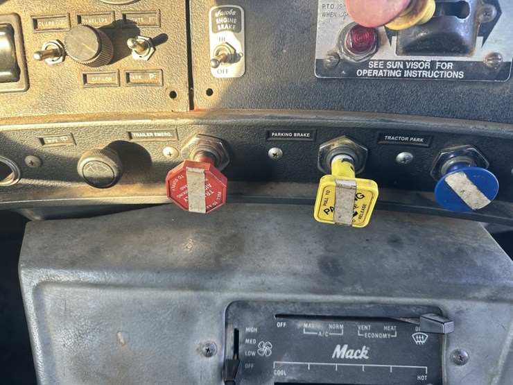 mack-rd688s-image-38