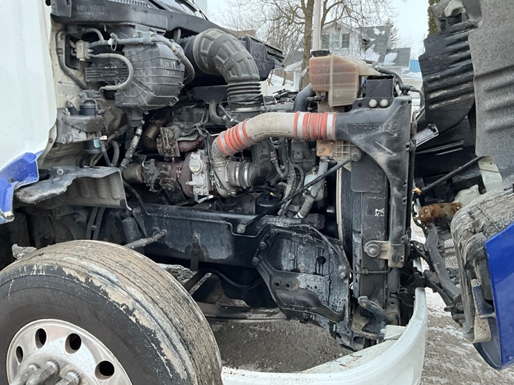 2015-peterbilt-579-image-15