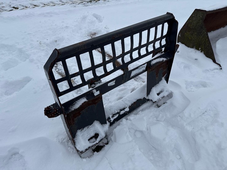 skid-loader-pallet-forks-image-5