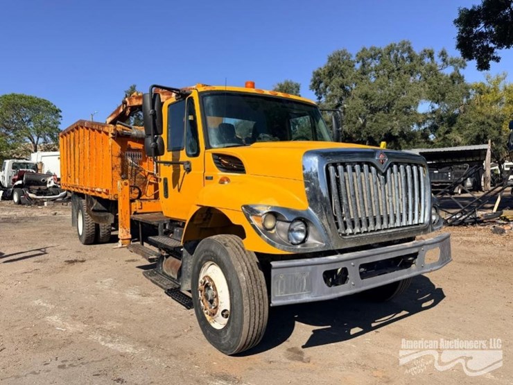 2010-international-7300-image-12