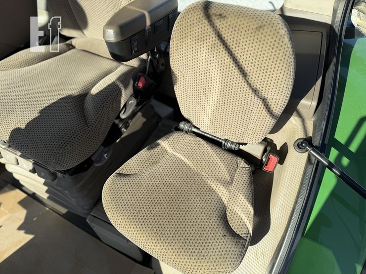 john-deere-8245r-image-35