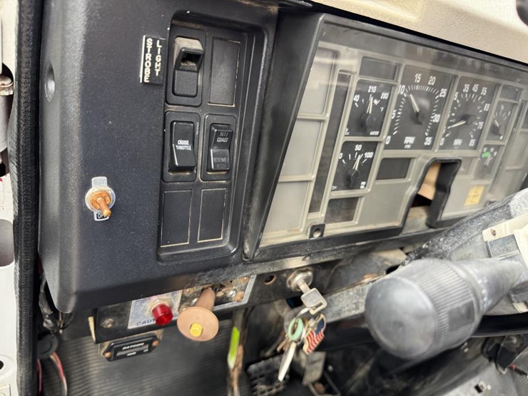 2001-international-4900-image-64