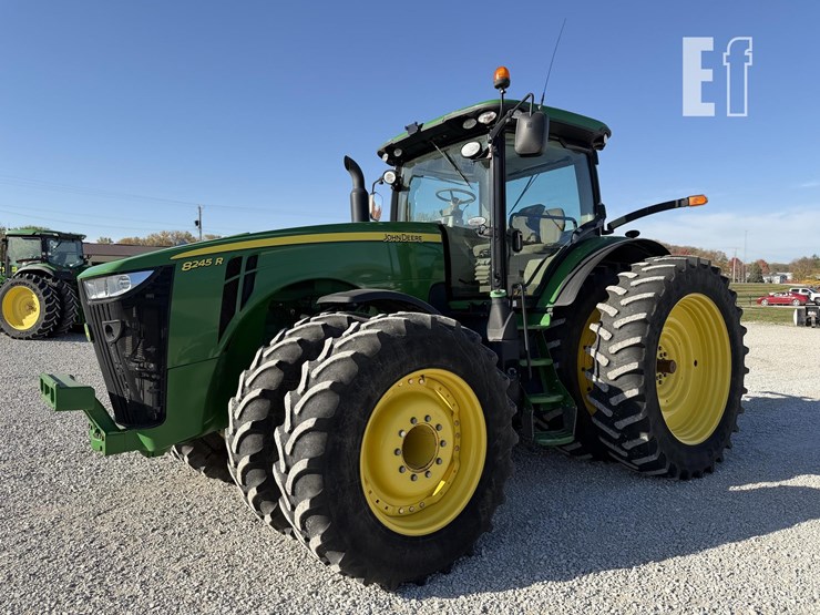 john-deere-8245r-image-1
