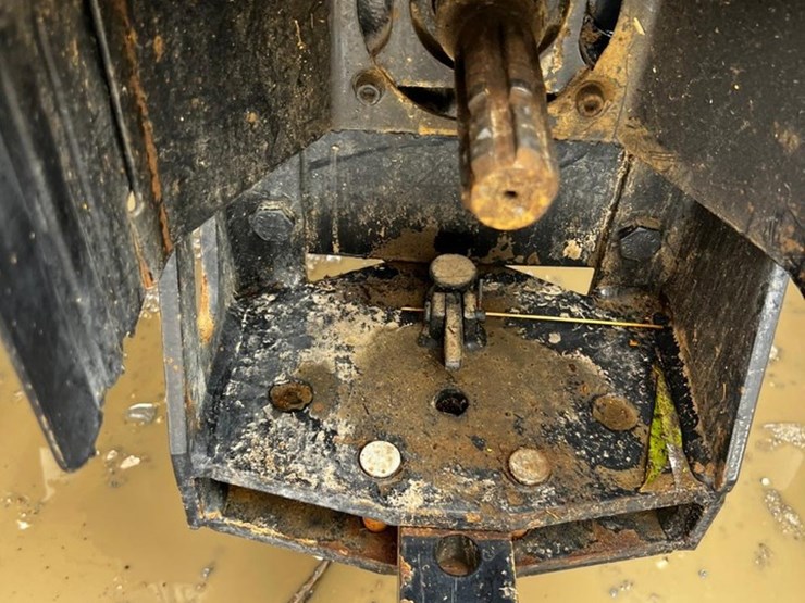 new-holland-tn70a-image-15