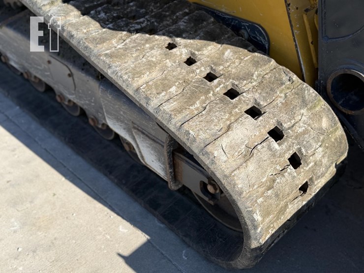 2021-deere-333g-image-2