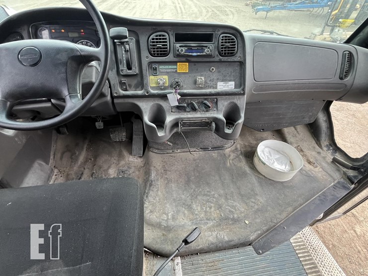 2014-thomas-saf-t-liner-c2-image-28